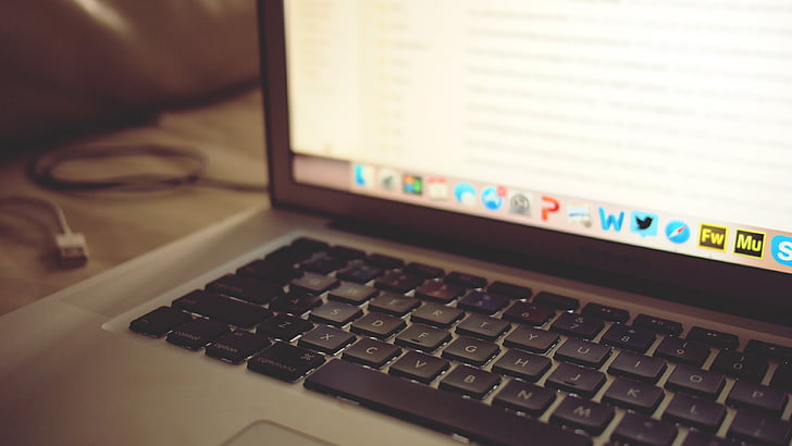 论文发表，一方面提供了学科学术的呈现，另一方面可以作为衡量理论水平的一个标准。论文发表是需要审核的，大修是其中的一个审核结果，很多作者可能接到大修这个结果的时候比较慌，其实这种情况是很正常的，是需要作者根据专家提出的问题进行修改，并不是全盘否决了。那论文审核结果是大修，指的是需要修改哪些内容？